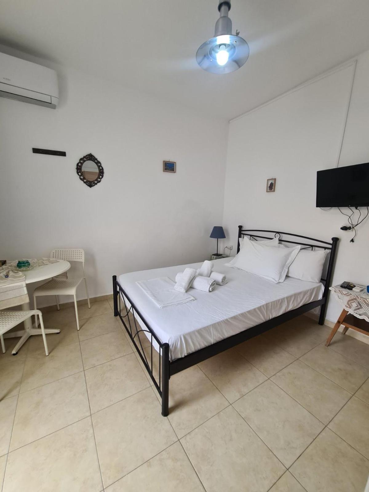 Aithra -Cosy Studio In Centre Of Poros Poros Town Exterior photo