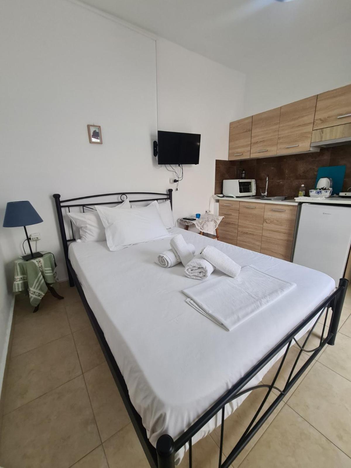 Aithra -Cosy Studio In Centre Of Poros Poros Town Exterior photo